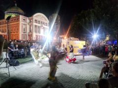 Abendstimmung vor dem Teatro Amazonas